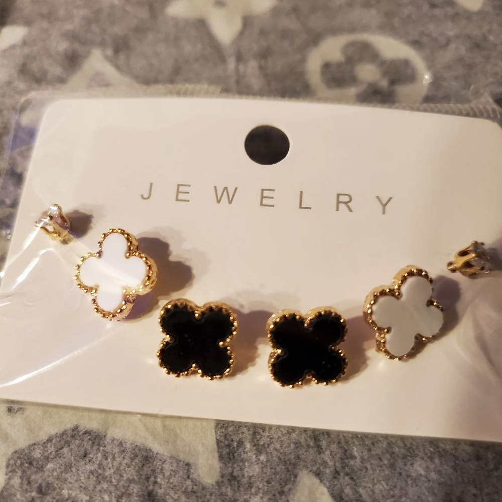 Women's Clover and Stud Earrings Set - Black & White,